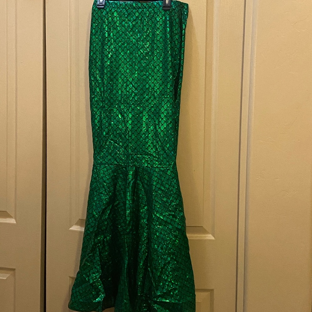 Shiny mermaid skirt Halloween, cosplay